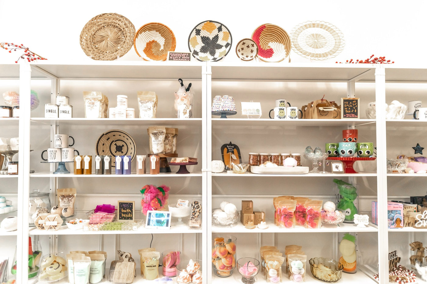 luxurious handmade products, bath bomb, candles, self-care items, jewelry, clothing, home decor, Bath accessories, Mugs, scrubs, teas, lattes, cocktail mix, holiday gifts, Christmas gifts, shower gel, bath mats | Fizz Soakery